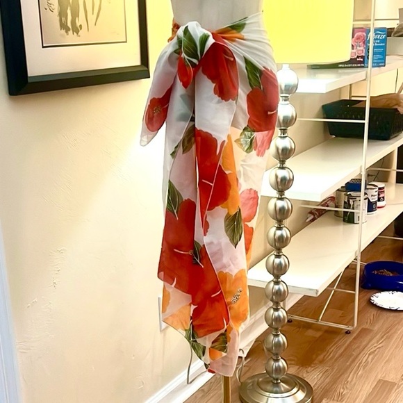 Vibrant,Stunning Sarong,Wrap, Scarf w/Large,Bold Hibiscus Flowers, 38”x65”,EUC - Picture 1 of 6